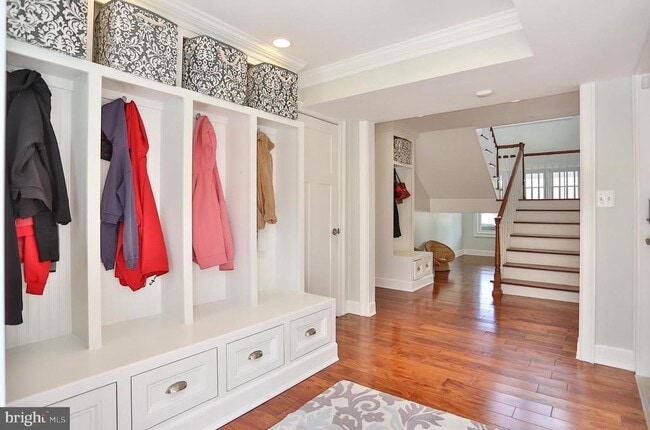 Building Photo - 6329 Linway Terrace