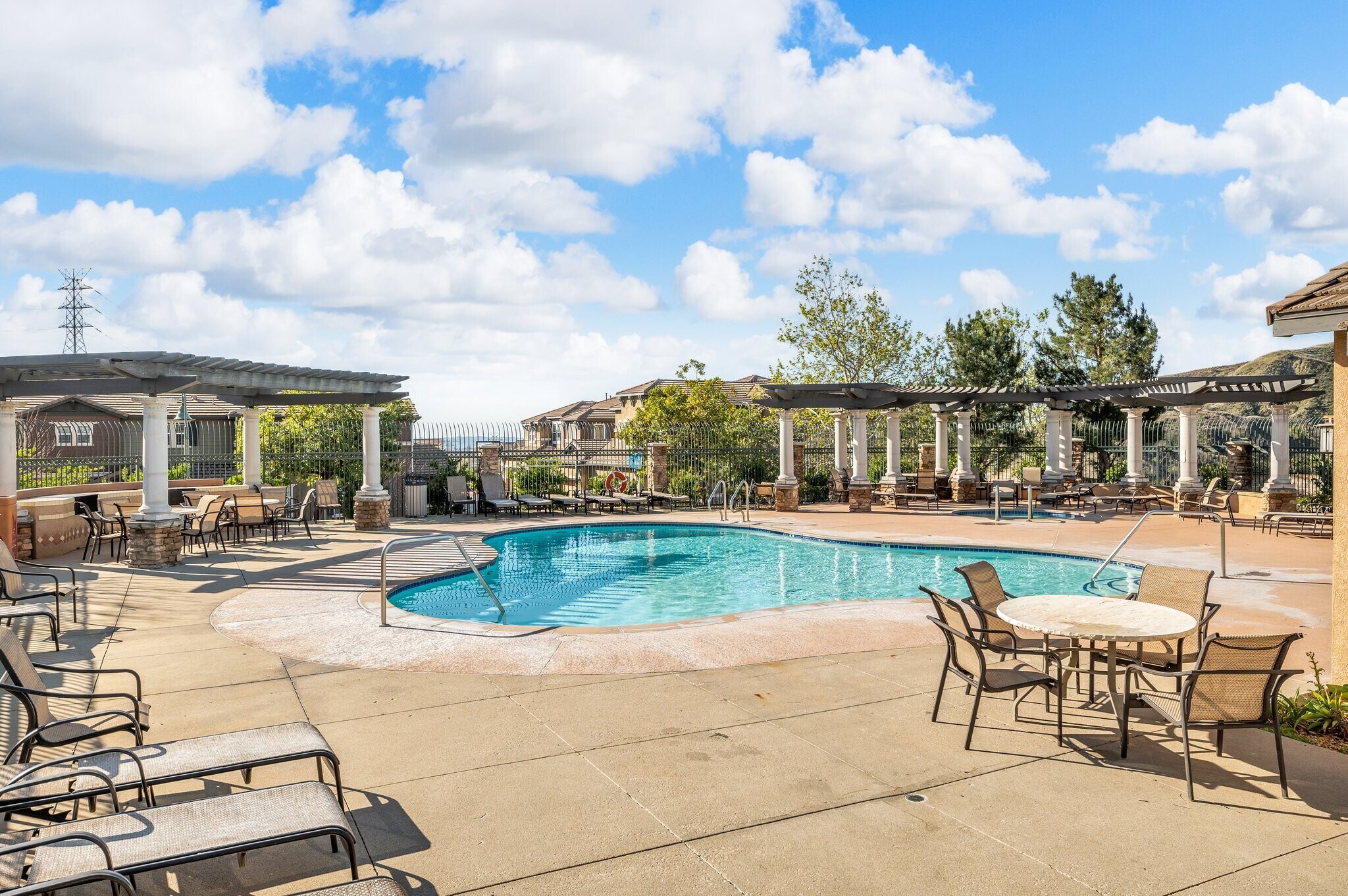 Building Photo - 16710 Nicklaus Dr