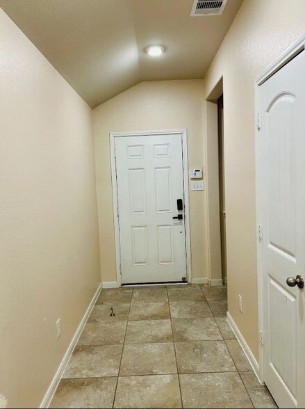 Building Photo - 21423 Holly Heights Rd