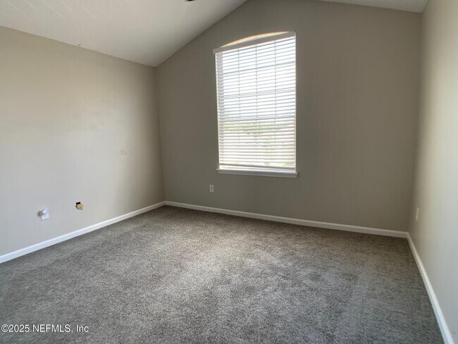 Building Photo - 647 Acorn Chase Dr