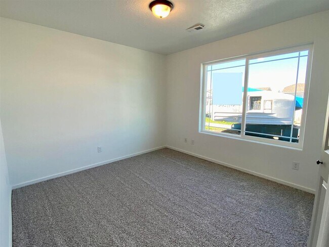 Building Photo - Beautiful 3 Bed, 2 Bath House in Airway He...