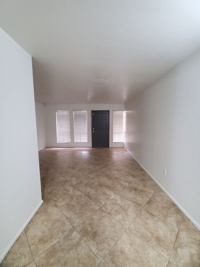 Building Photo - 2 Bedroom condo -w/d- Old Town Scottsdale/...