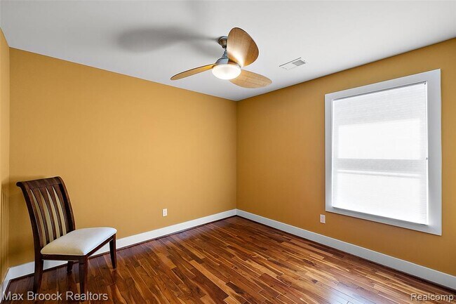 Building Photo - 2022 Willow Beach St