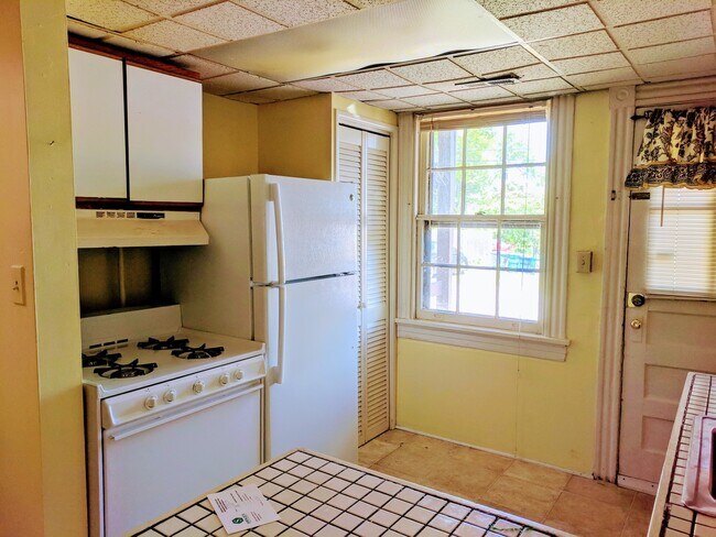 Building Photo - 3312 Ellwood Ave