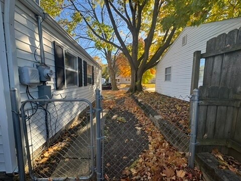 Building Photo - 907 Dover Dr