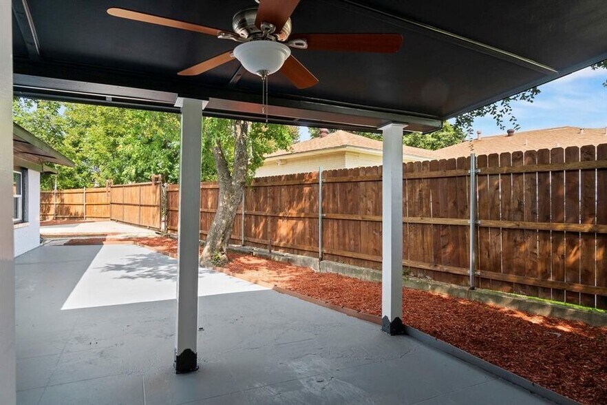 Building Photo - 1910 Danube Dr