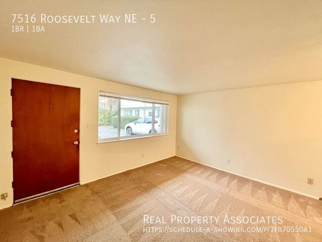 Building Photo - 7516 Roosevelt Way NE