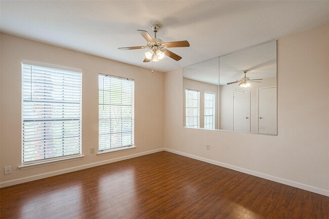 Building Photo - 703 Turtle Creek Dr