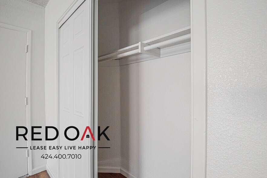 Building Photo - 10714 Western Ave