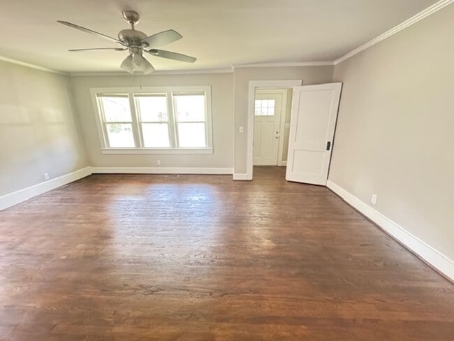 Building Photo - 505 E 5th St