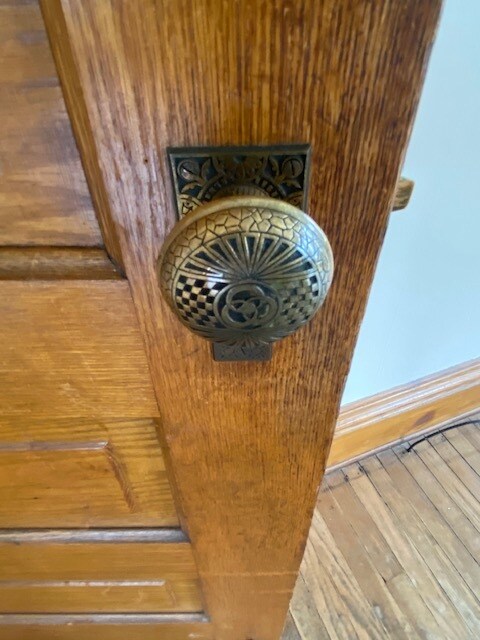 architectural detail - 231 Calkins Ave SE