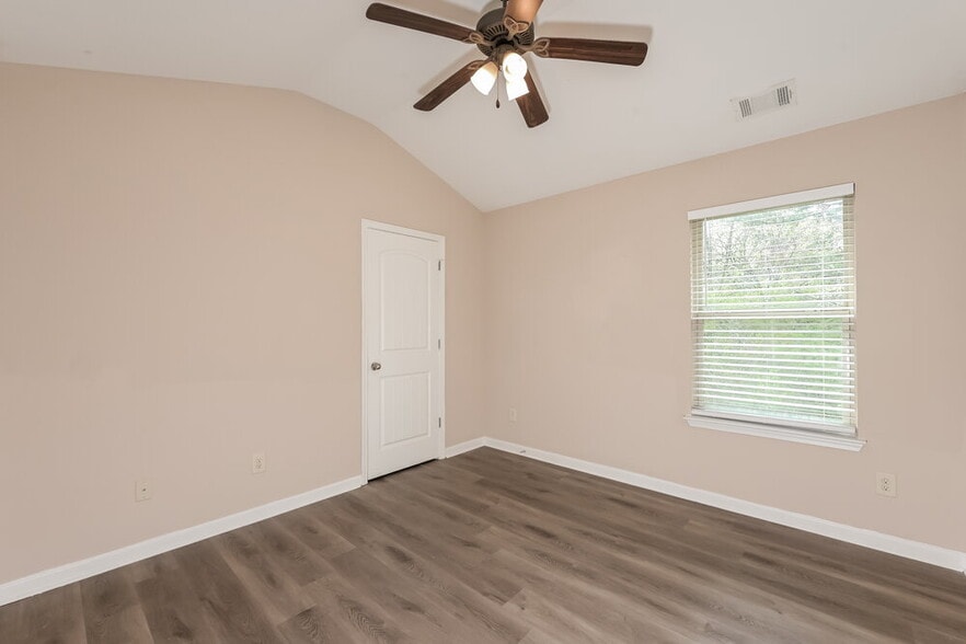 Building Photo - 4075 Whitfield Oak Way NE