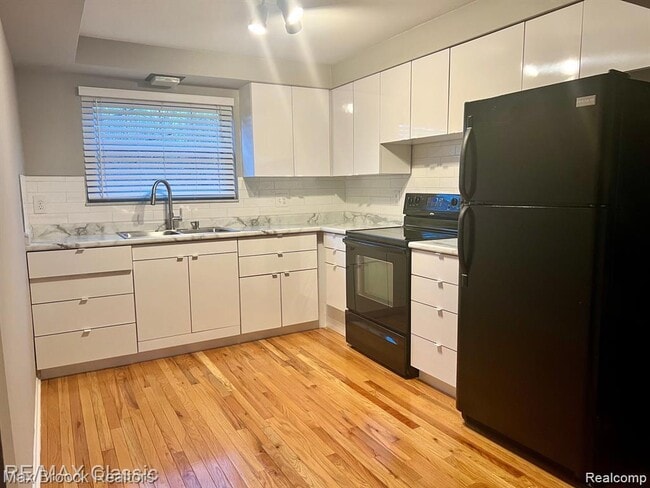 Building Photo - 615 Leon Rd