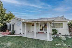 Building Photo - 125 Green Tree Dr
