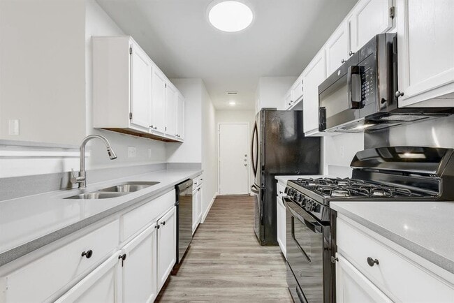 Building Photo - 12302 Dellrey Dr
