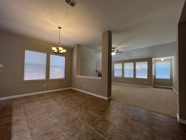 Building Photo - 922 Fulbourne Dr