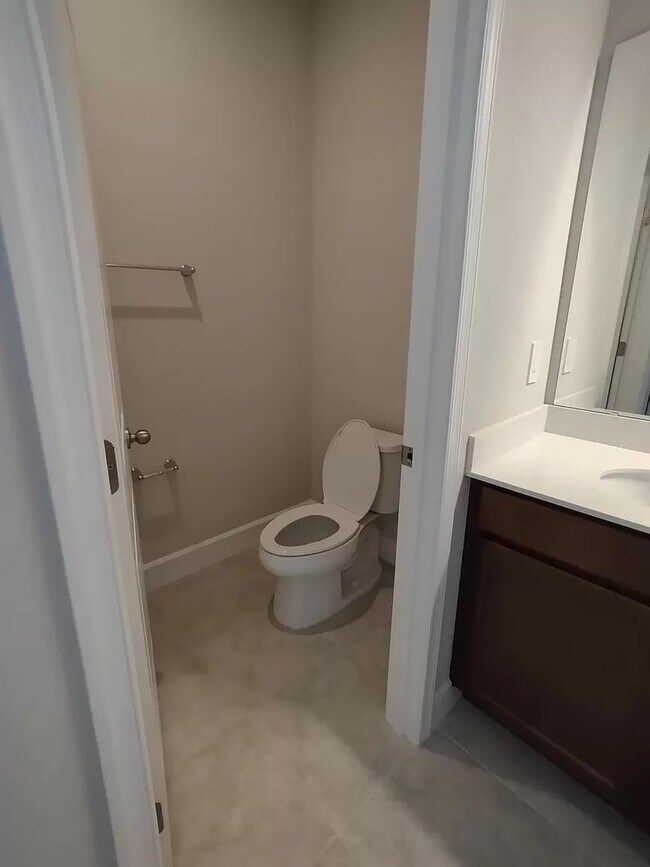 Building Photo - Preleasing Special $250 off first month!