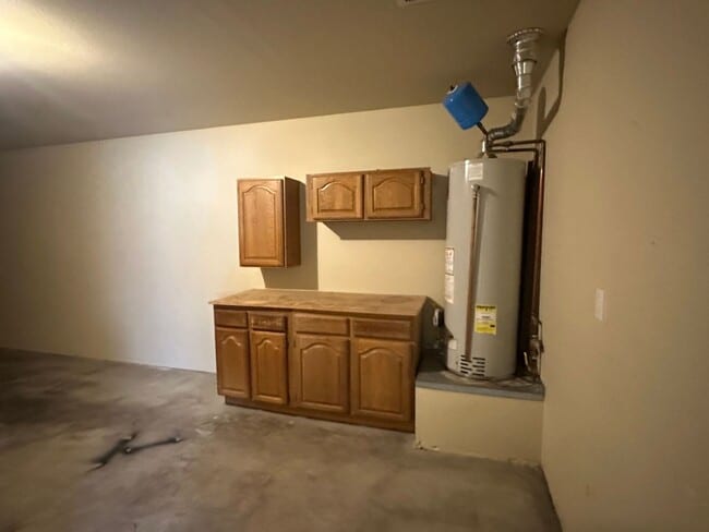 Building Photo - 3 bed 2 bath townhome!