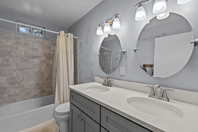 Building Photo - Welcome to your dream home in Norfolk!