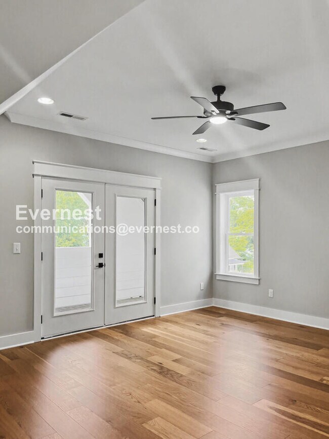 Building Photo - 121 Lucile St