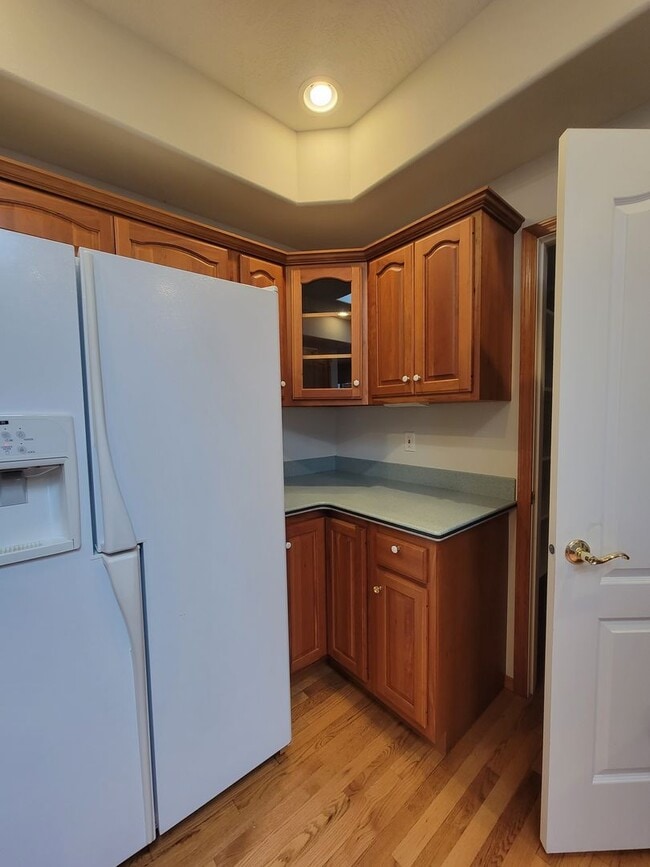 Building Photo - 100 Sapphire Pl