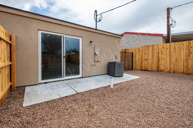 Building Photo - 2185 E Butler Ave