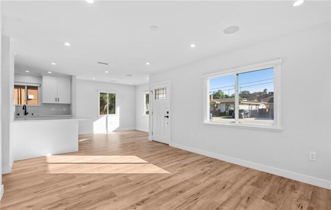 Building Photo - 4641 W 130th St