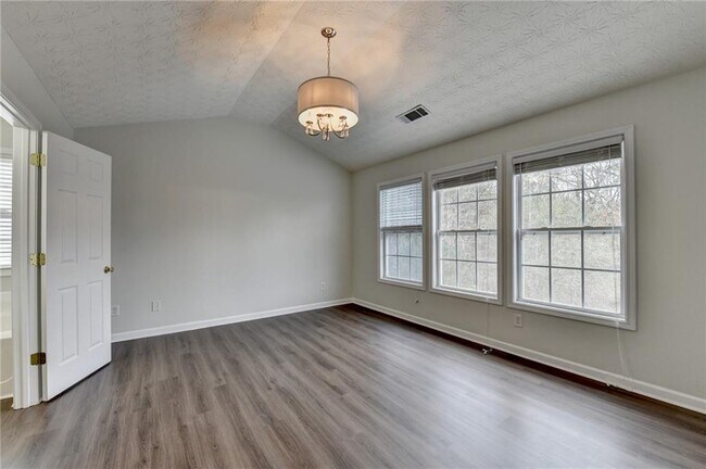 Building Photo - 6670 Island Pointe Dr