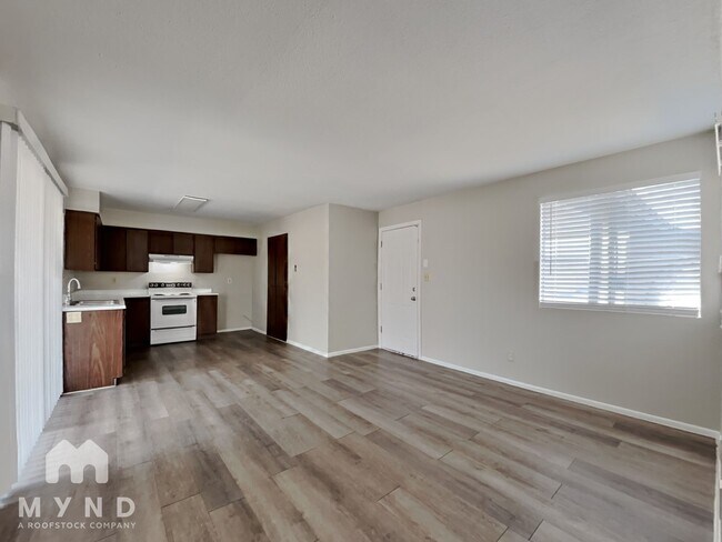 Building Photo - 5632 W Comet Ave