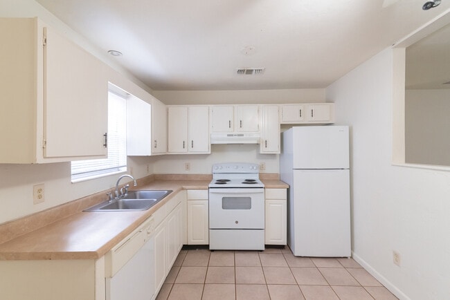 Building Photo - 3753 Maria Cir