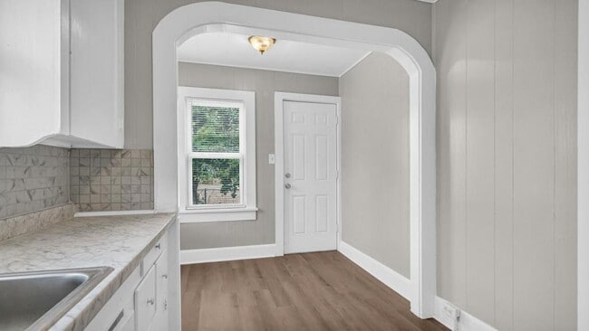 Building Photo - 203 3rd Ave NW