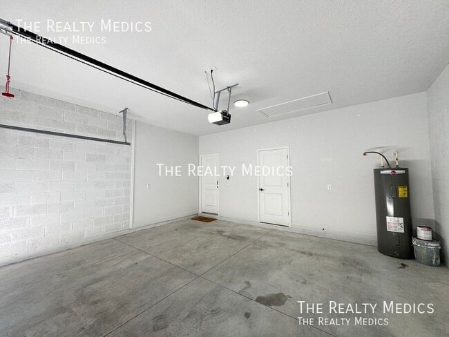 Building Photo - 2226 Rock Dr