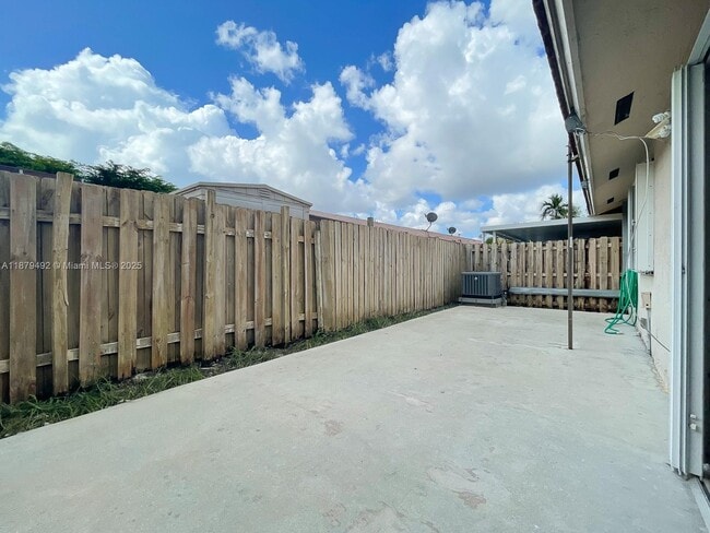 Building Photo - 11526 NW 4th Ln