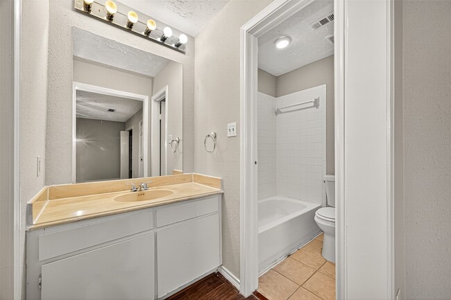 Building Photo - 9022 Wilcrest Dr