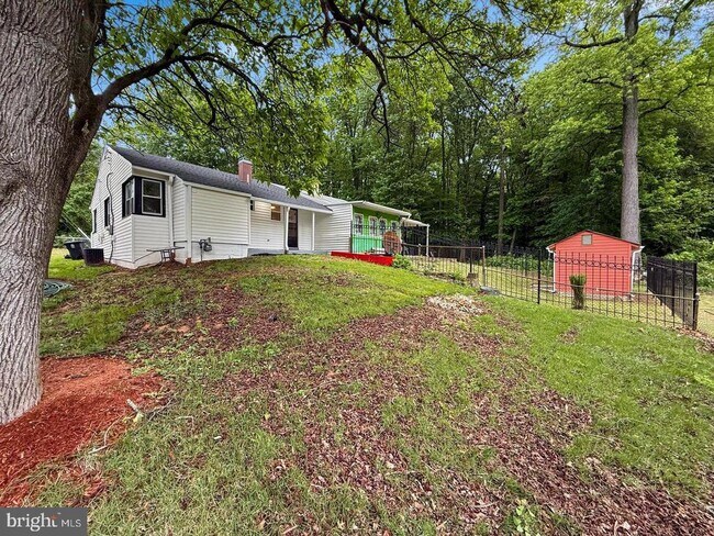 Building Photo - 7905 Greenleaf Rd