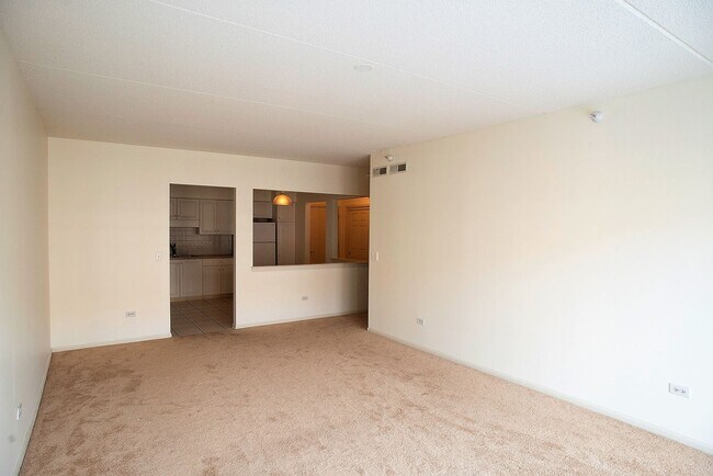 Building Photo - 5000 Oakton St