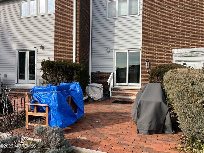 Building Photo - 25 Meadow Ave