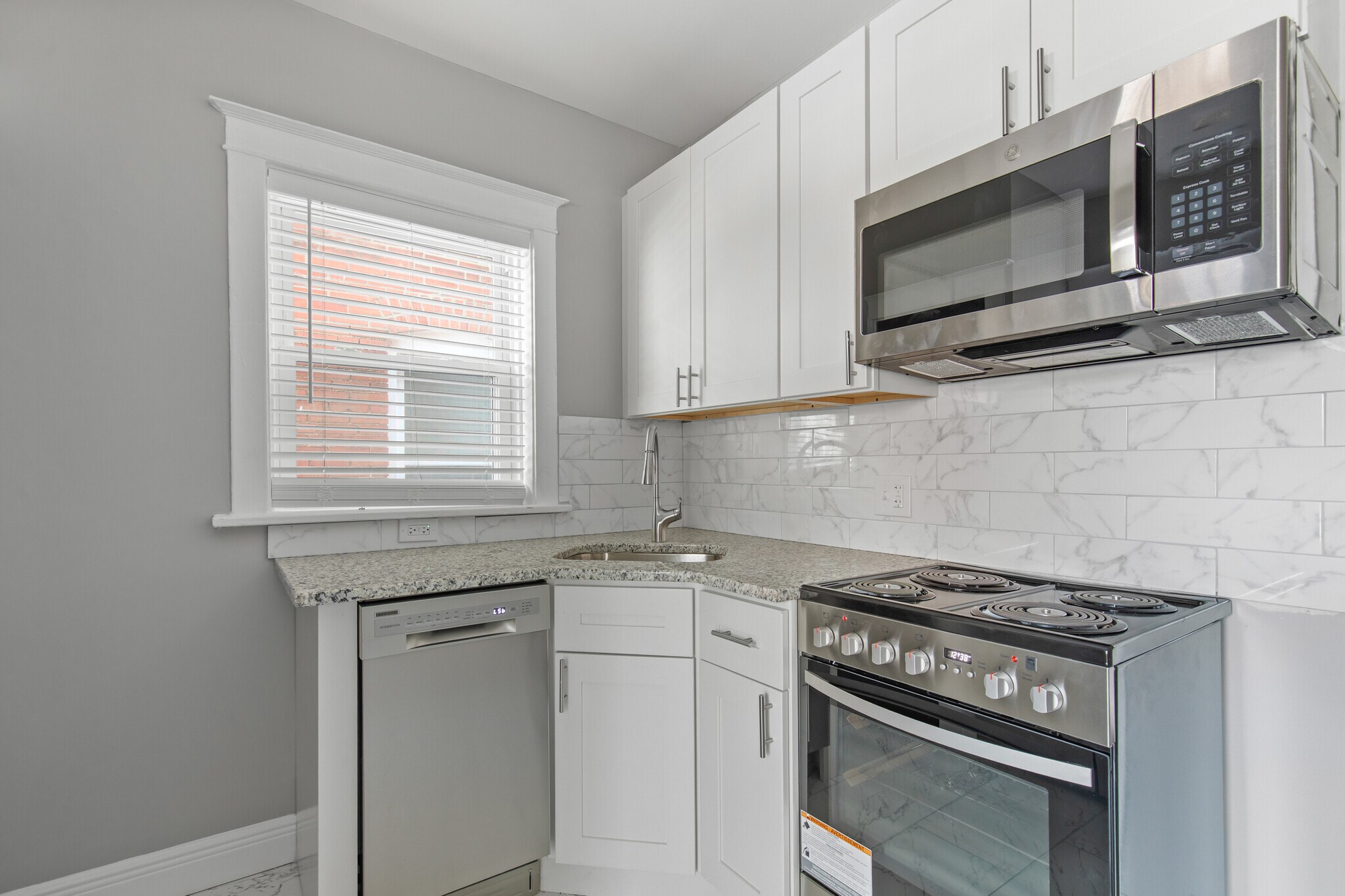 Building Photo - 2049 Alfred Ave