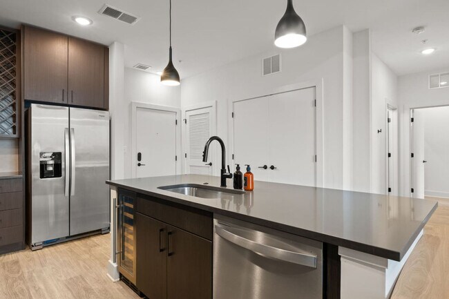 Building Photo - 605 N 12th St