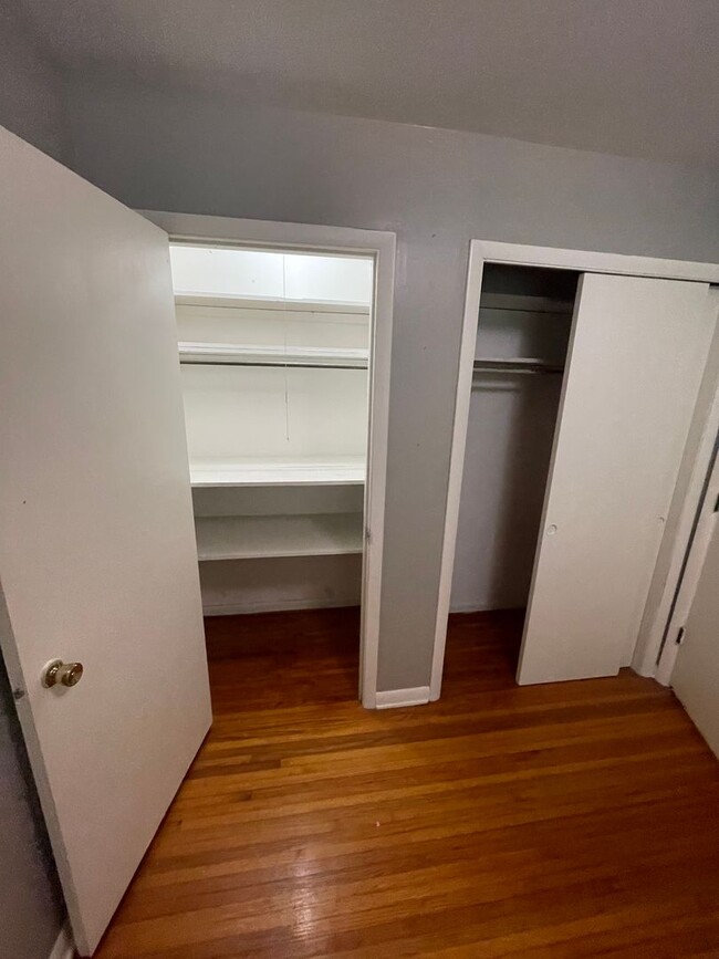 Building Photo - 2 Bed 1 Bath Duplex