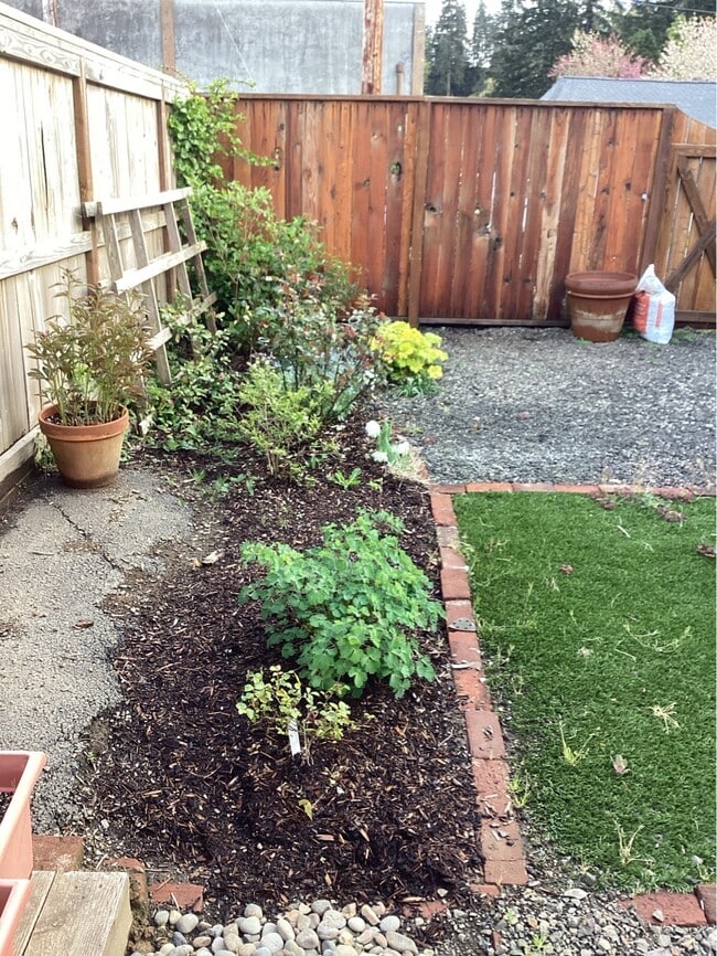 Building Photo - 868 NW 6th St