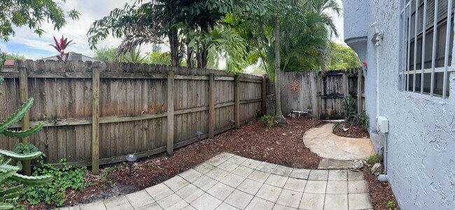 Building Photo - 1240 NW 6th Ave