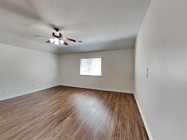 Building Photo - 2303 Cantabria Ln