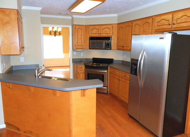 Building Photo - 1087 Waltons Pass