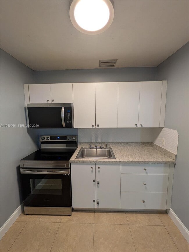 Building Photo - 5820 NW 14th Ct