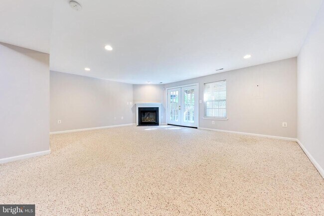 Building Photo - 685 Springhouse Square SE