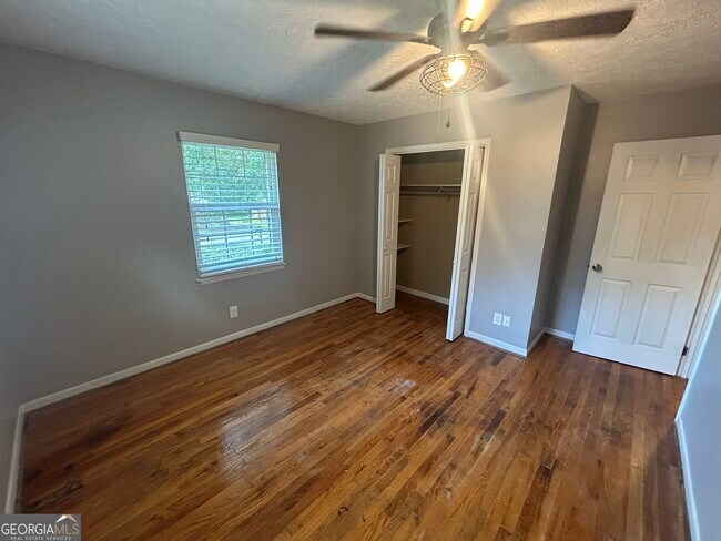 Building Photo - 1020 Tuxedo Ln