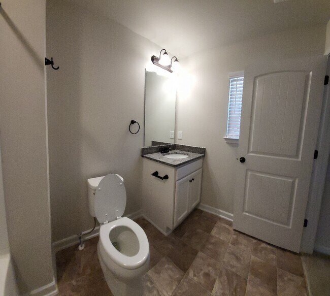 Second Bedroom Ensuite Bathroom - 1373 Bayrose Cir