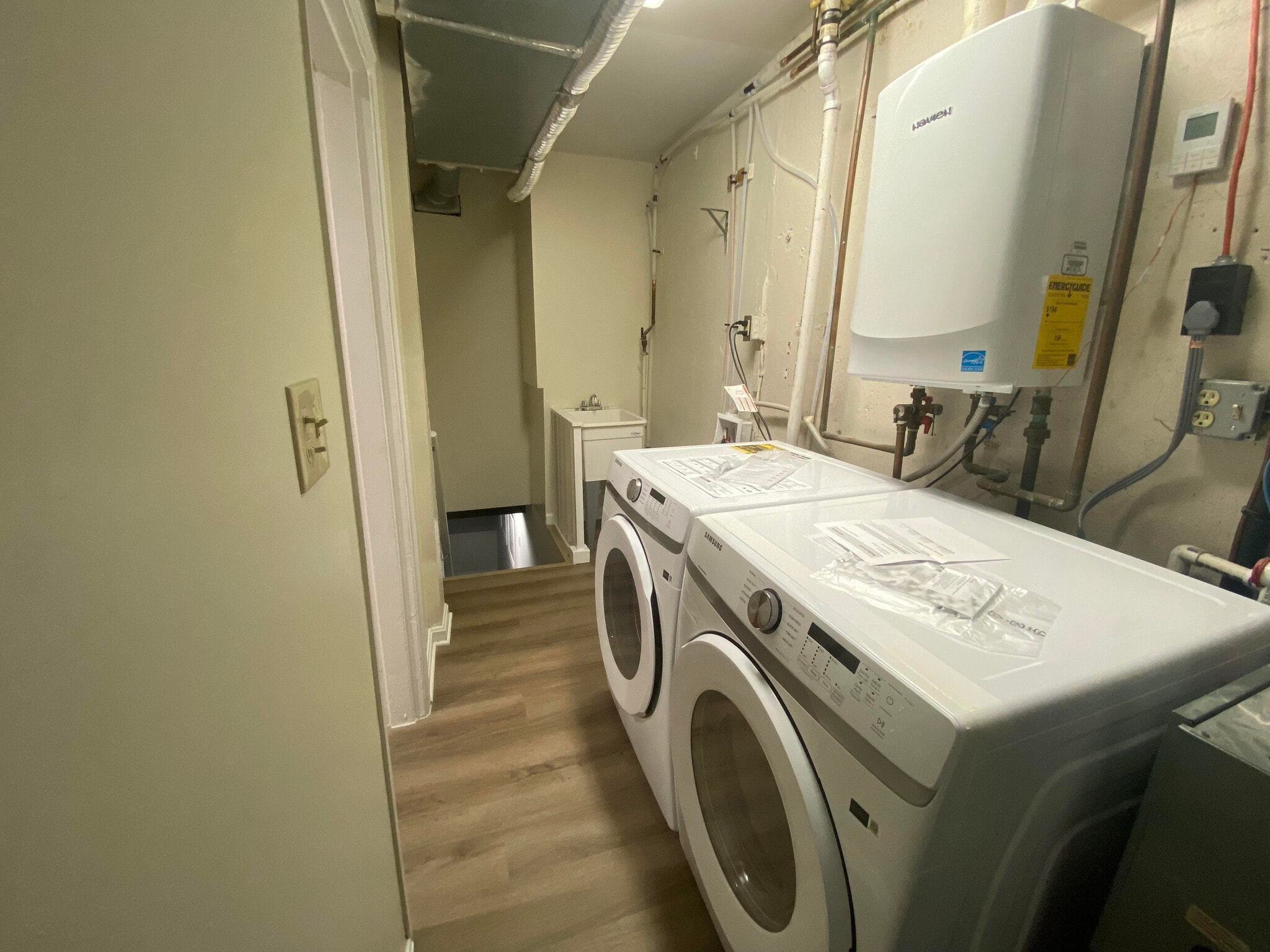 Brand new floors, washer/dryer - 127 Dale St