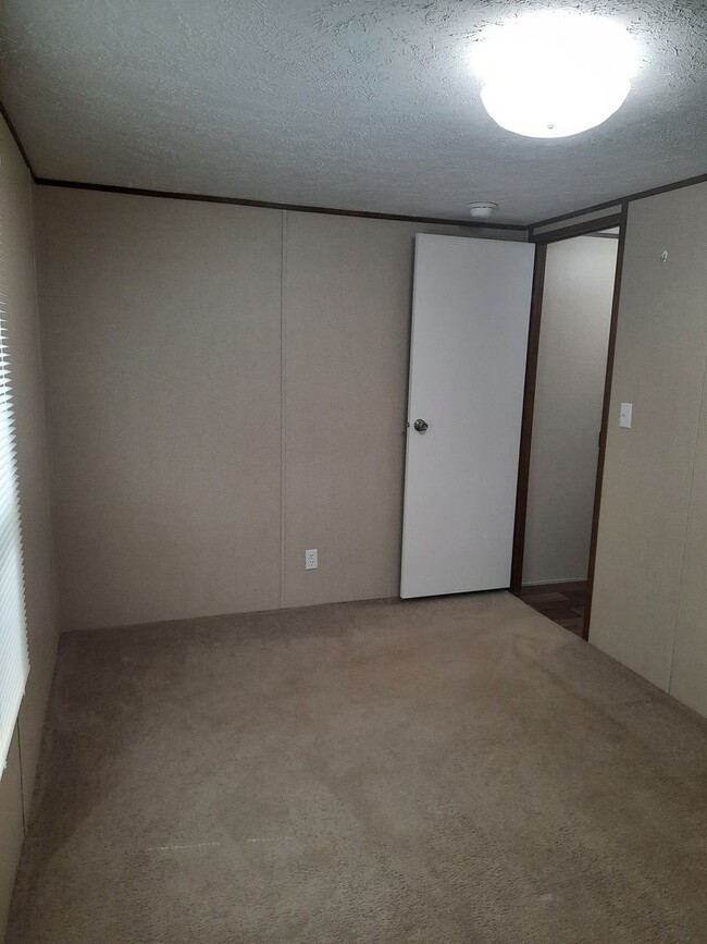Building Photo - $1000 - 2 Bedroom / 2 Bath Mobile Home in ...